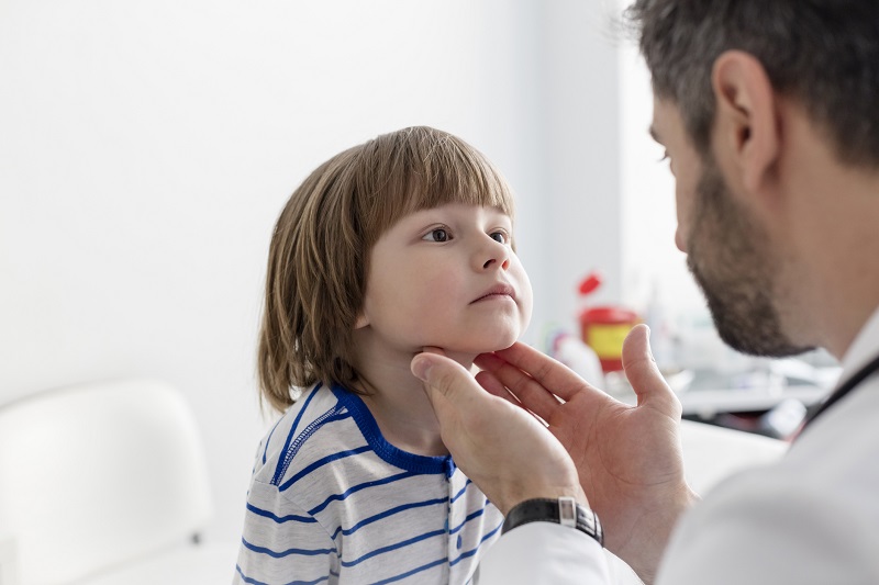 Bērna mandeļu medicīniskā izmeklēšana