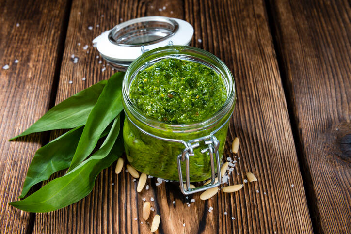 Lāča ķiploku pesto (izplatīšanās)? Veselīga recepte pavasara attīrīšanai.